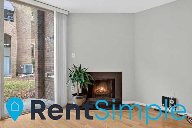 Building Photo - 1673 S Hayes St