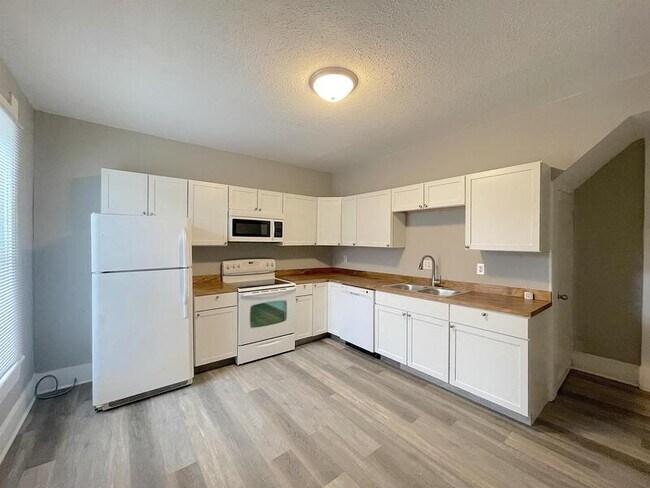 Building Photo - 18 Iowa St