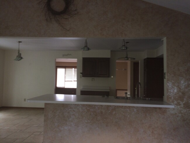 Building Photo - 4 bedroom split entry home 20 mins to Cran...