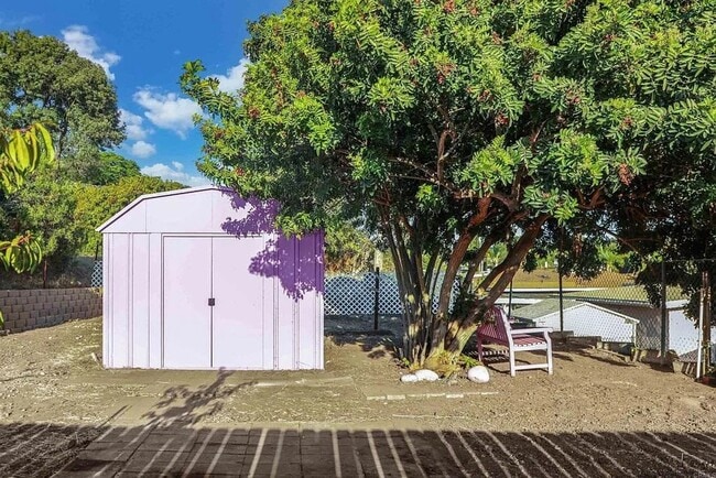 Building Photo - College Close 2 Bed 1 Bath