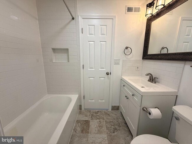 Building Photo - 7419 Farnum St