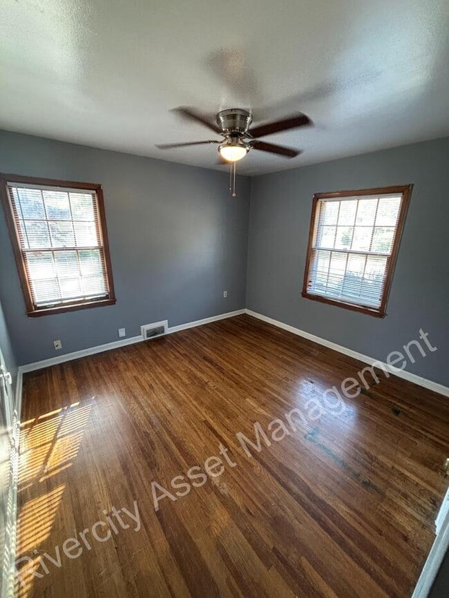 Building Photo - Charming 3-Bedroom Home with Fenced Yard & Original Hardwood Floors – Frayser, Section 8 Welcomed!