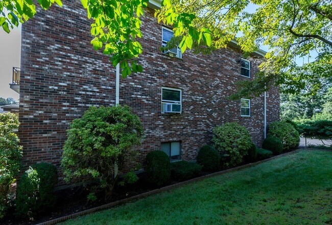 Building Photo - 43 Burnham St