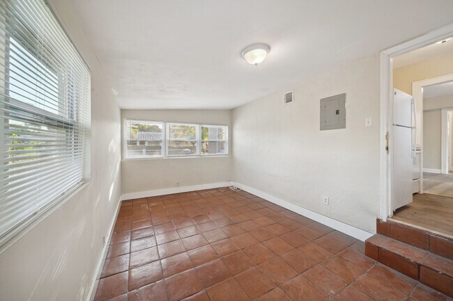 Building Photo - 1509 NW 3rd Ave