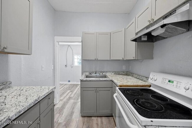 Building Photo - 1648 W 36th St