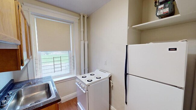 Building Photo - bedroom in Boston MA 02134