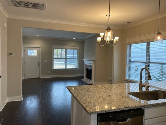Building Photo - 1460 Valley Trace