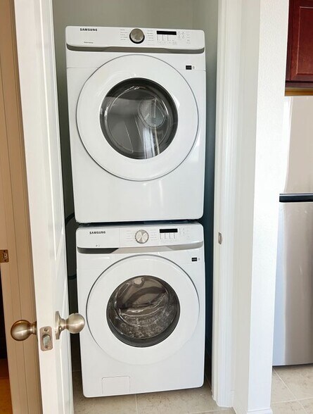 Building Photo - 2963 Embark Trl