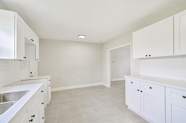 Building Photo - 5007 Northridge Dr