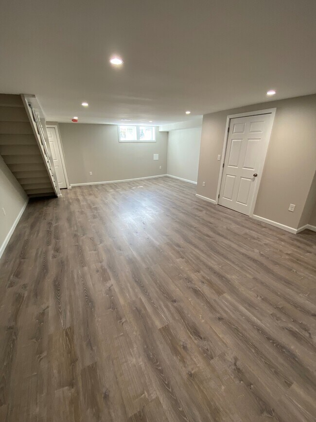 Building Photo - 950 Argonne Dr