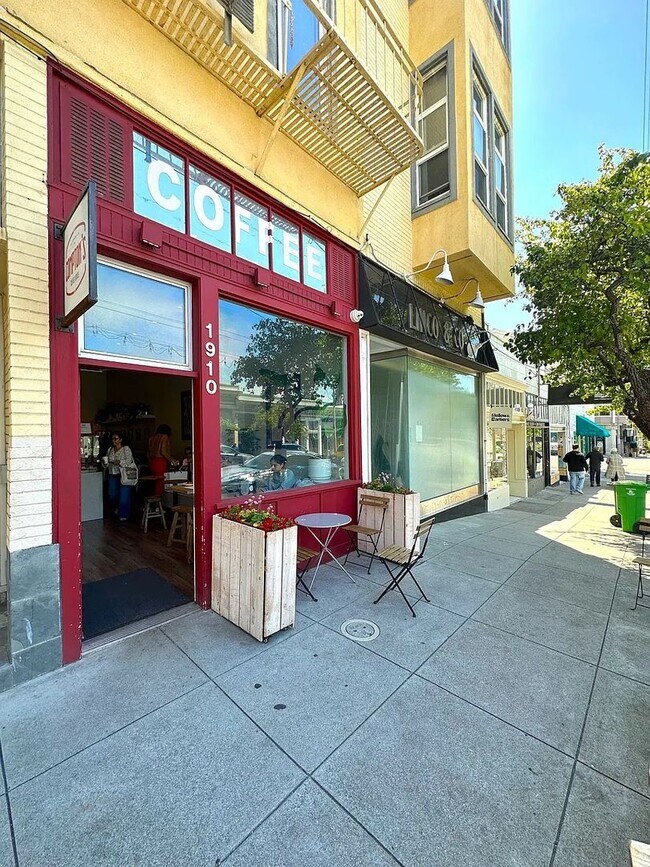 Building Photo - Charming 2 BR | 2.5 BA in Presidio Heights