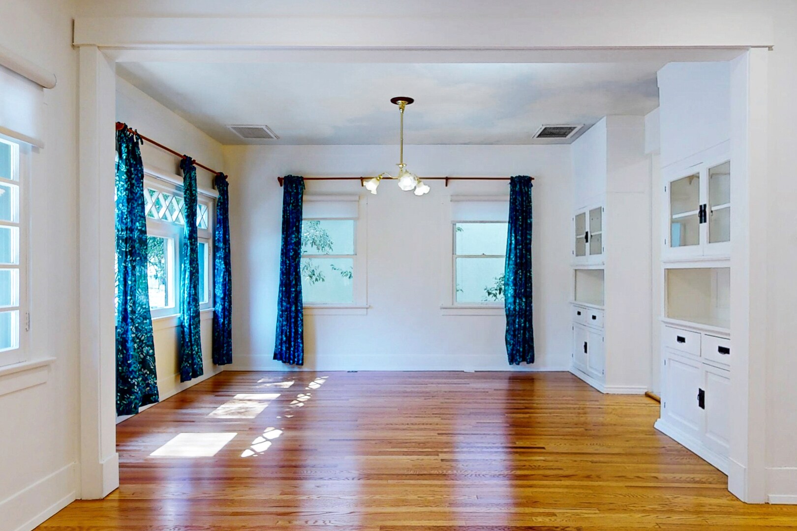 Building Photo - 1845 Las Lunas St