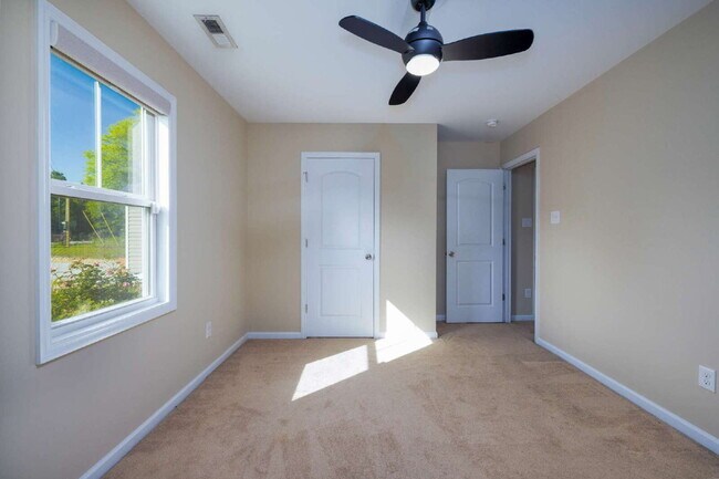 Building Photo - Vista Cay