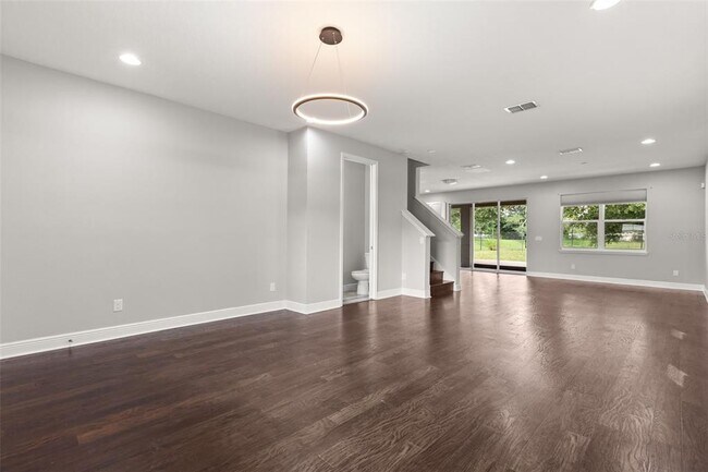 Building Photo - 2813 Roseglen Way