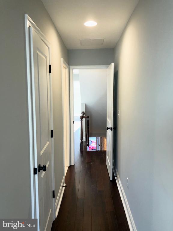 Building Photo - 632 S Decker Ave