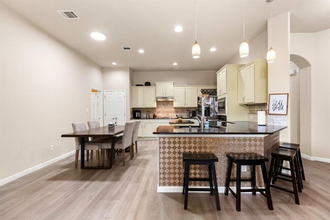 Building Photo - 20921 Windmill Ridge St