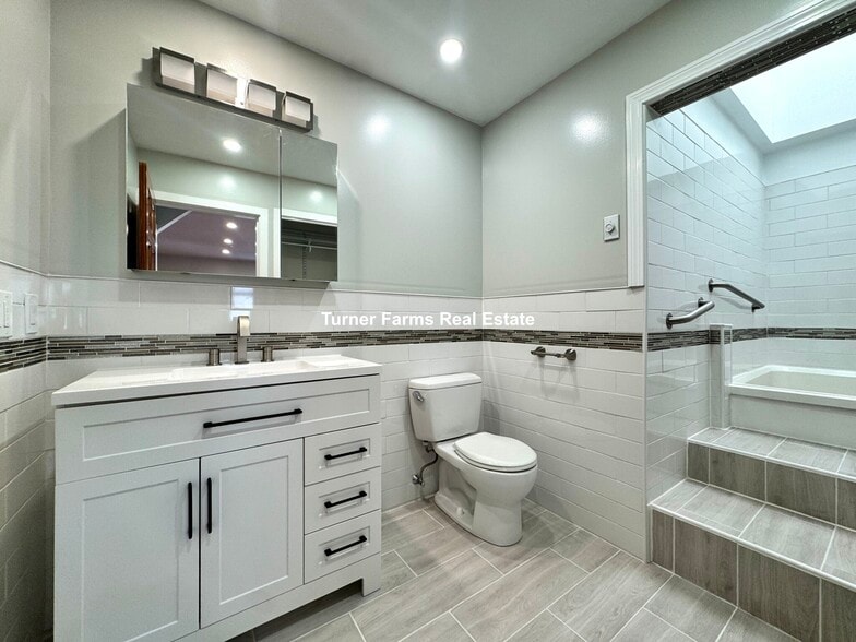 Building Photo - 62 Upland Rd