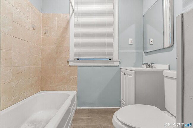 Building Photo - 105 Carleton Ave