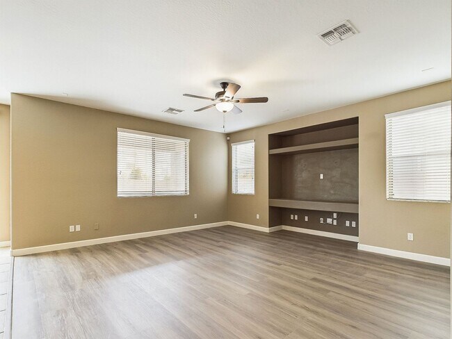 Building Photo - Carefree Hwy/27th Dr Gorgeous 6 Bedrooms/4 Bath 3695 Sq Ft Home