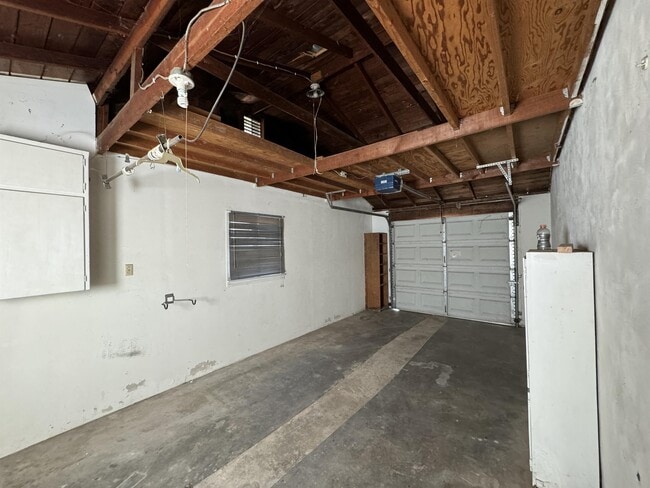 Building Photo - 450 S Santa Clara St