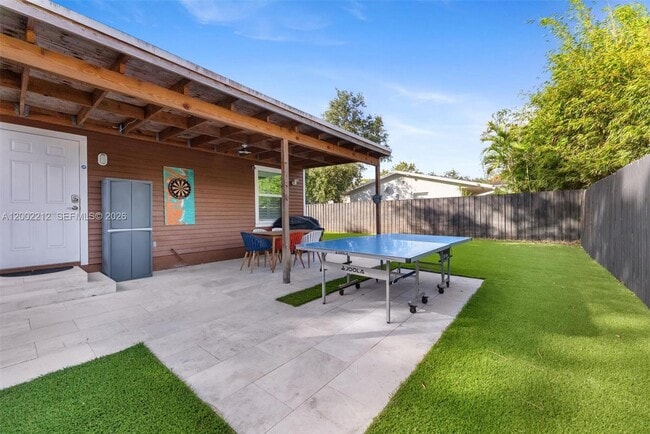 Building Photo - 230 SW 12th Ave