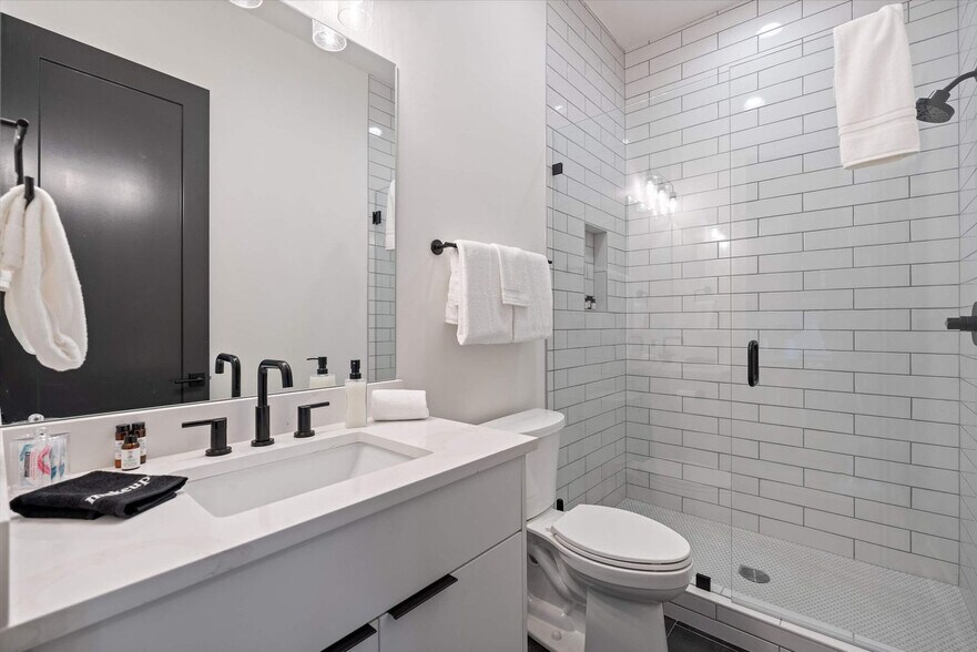 Building Photo - 722 Mcferrin Ave