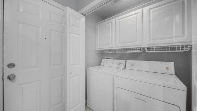Building Photo - Welcome home to Alden Bridge, where comfort meets The Woodlands lifestyle!