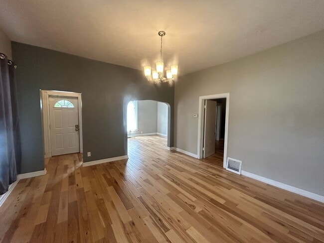 Building Photo - 6 Month Initial Lease-4904 Holdrege 2bed/1bath-Located near historic University Place