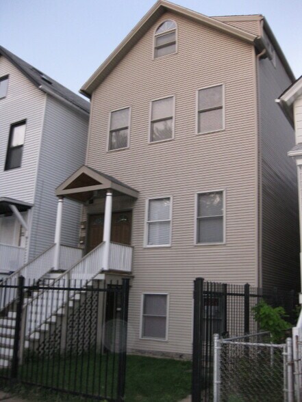 Primary Photo - 3107 N Southport Ave