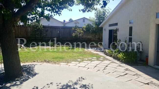 Building Photo - 10019 Knight Dr