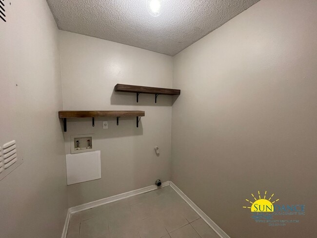 Building Photo - Prime Location and Stunning 4 Bedroom Home with Solar!