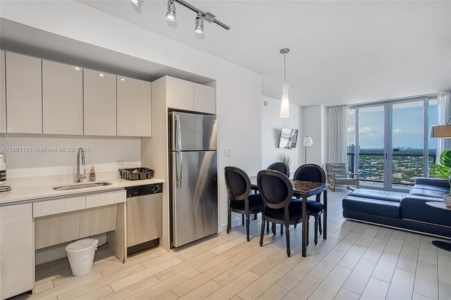 Building Photo - 2602 E Hallandale Beach Blvd