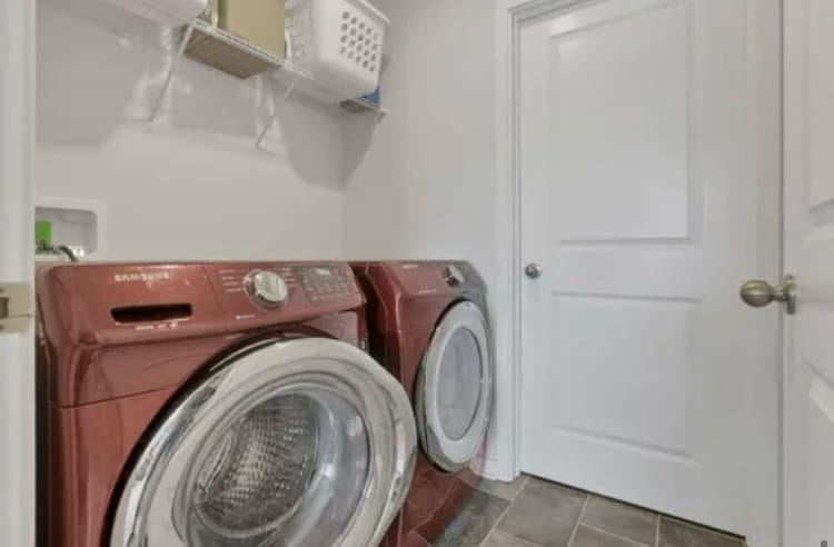 Building Photo - 380 Trinity Wy E