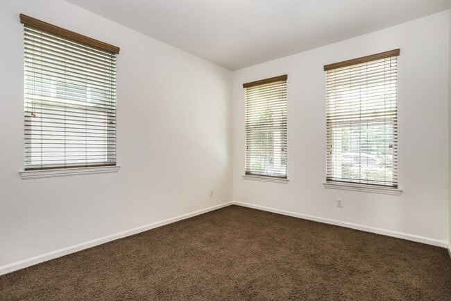 Building Photo - West Roseville Solar! 3 Bedroom, Plus den/...