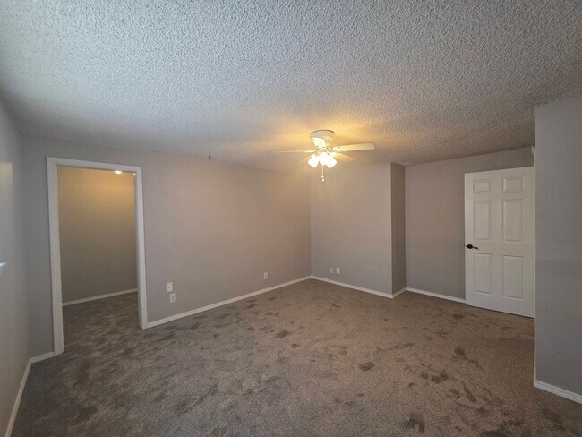 Building Photo - 7113 W Arrowhead Ave