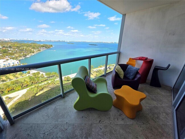 Building Photo - 601 NE 36th St