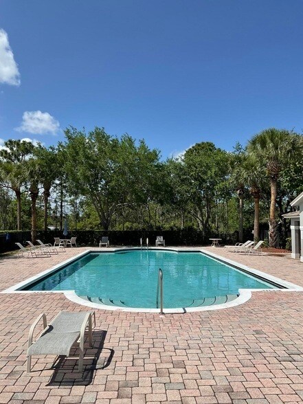 Building Photo - 5269 SE Jennings Ln