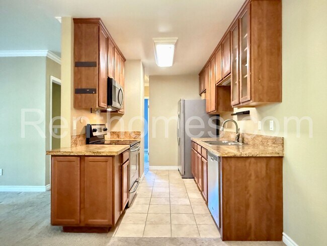 Building Photo - 9929 Azuaga St