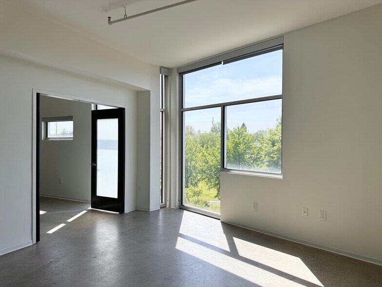 Building Photo - 2115 Yeaman Pl