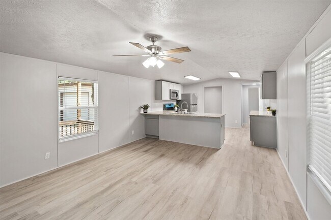 Building Photo - 361 Box Road Unit
