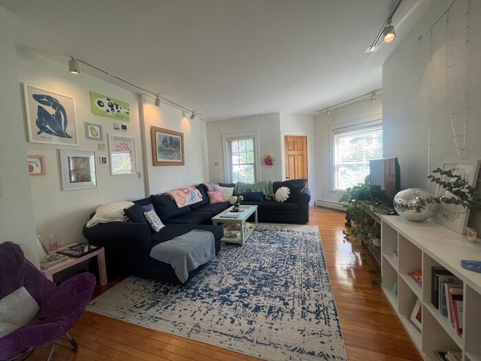 Primary Photo - 27 Holton St