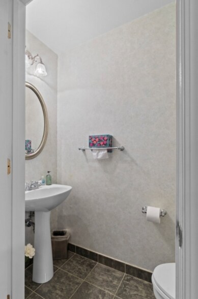 Building Photo - 14 Minuteman Ct