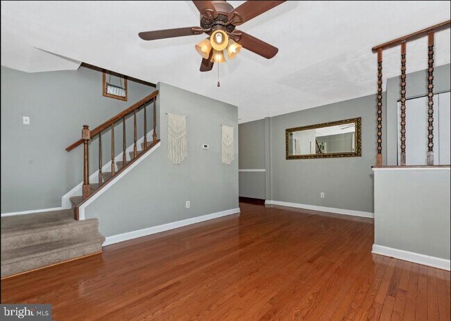 Building Photo - 381 W Thornhill Pl