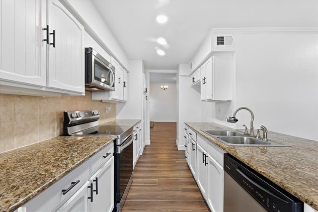Building Photo - 1715 Southampton Dr