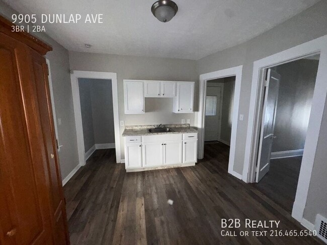 Building Photo - 9905 Dunlap Ave