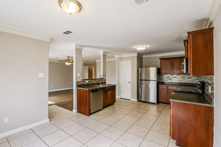 Building Photo - 8916 Highland Orchard Dr