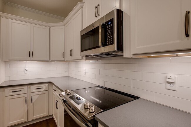Building Photo - 3125 Sassafras Ln