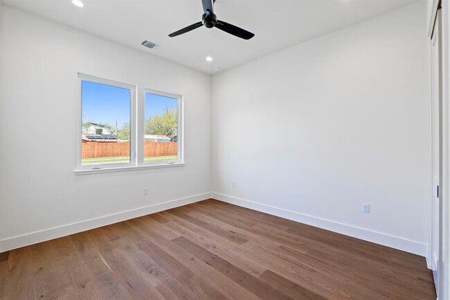Building Photo - 710 Philco Dr