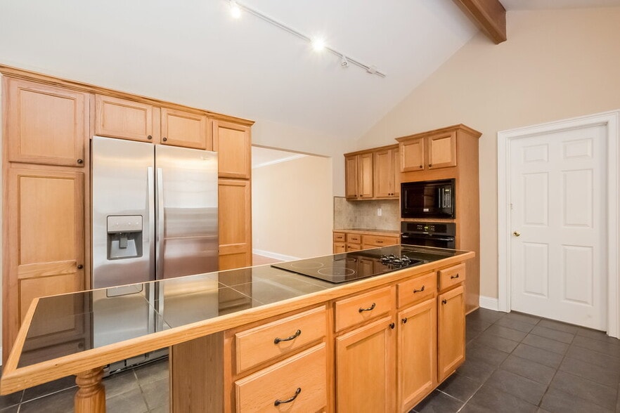 Building Photo - 3885 Dollar Cir