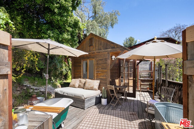 Building Photo - 913 Fernwood Pacific Dr